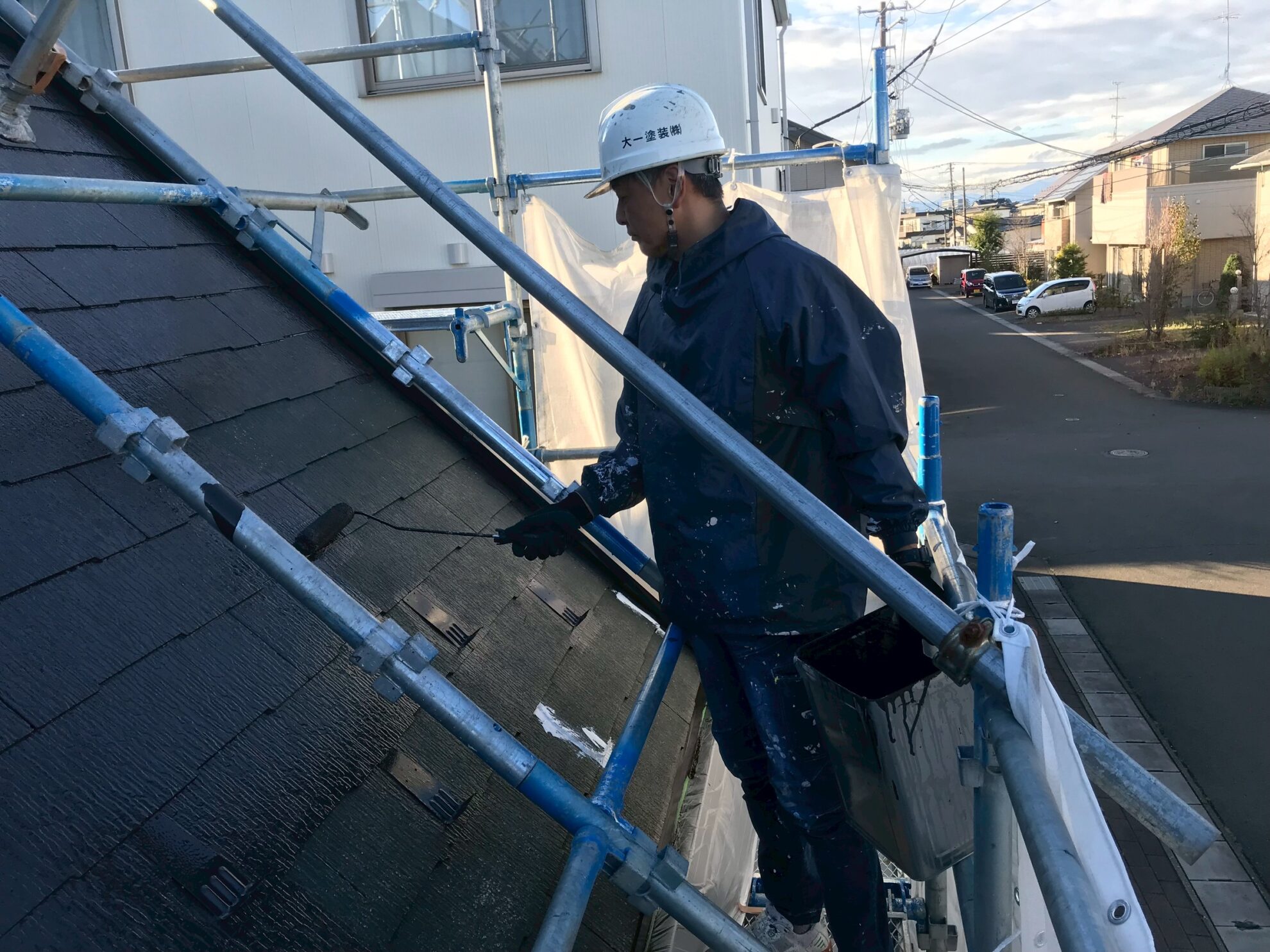 郡山市 S様邸 屋根塗装の中塗り工程｜郡山 外壁・屋根塗装