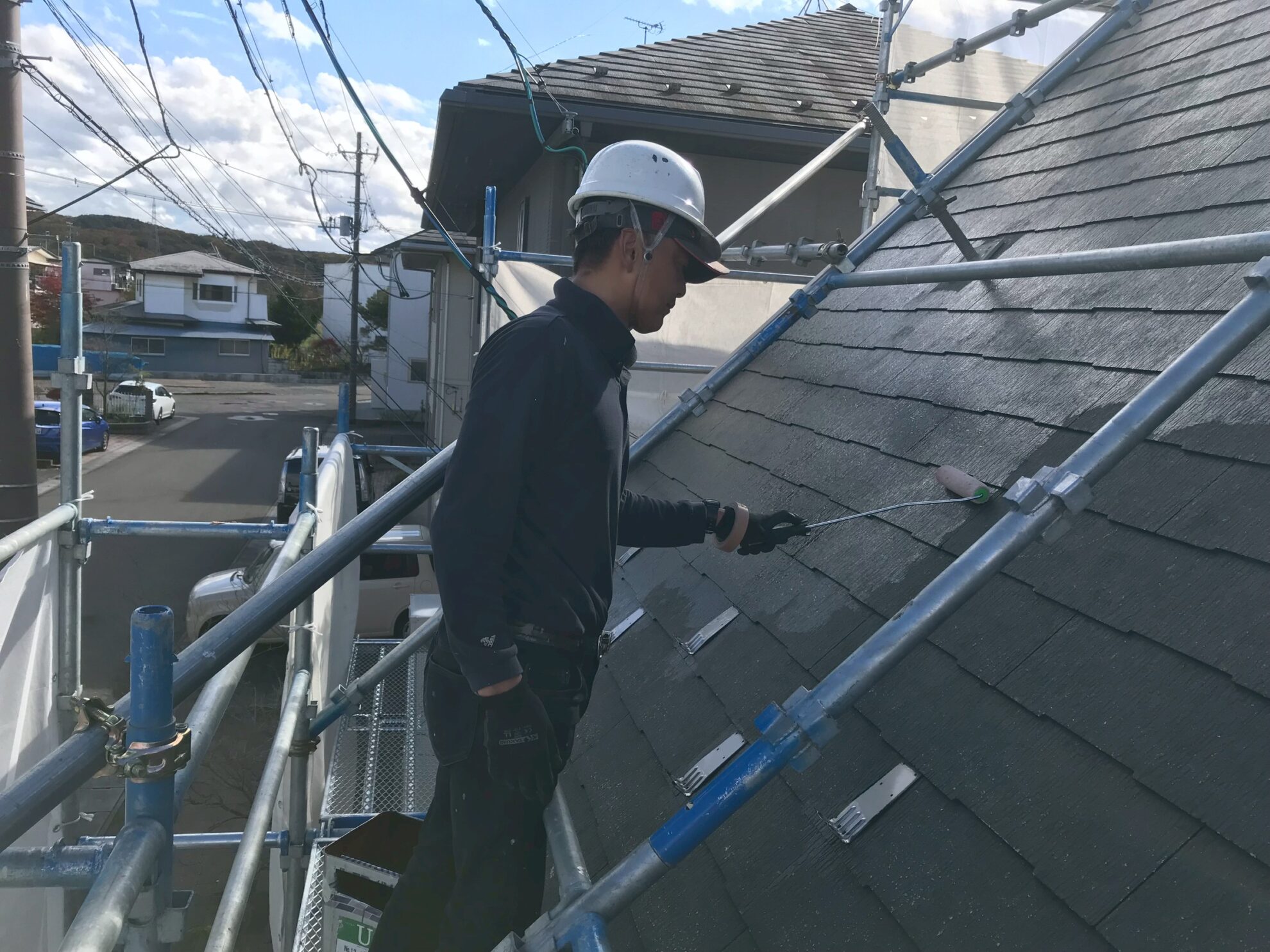 郡山市 S様邸 屋根塗装の下塗り プライマー塗布作業｜郡山 屋根リフォーム